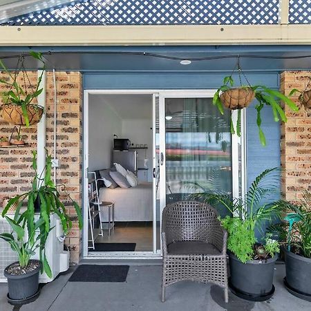 The Brick Batch - Holiday Unit! Bellara ภายนอก รูปภาพ